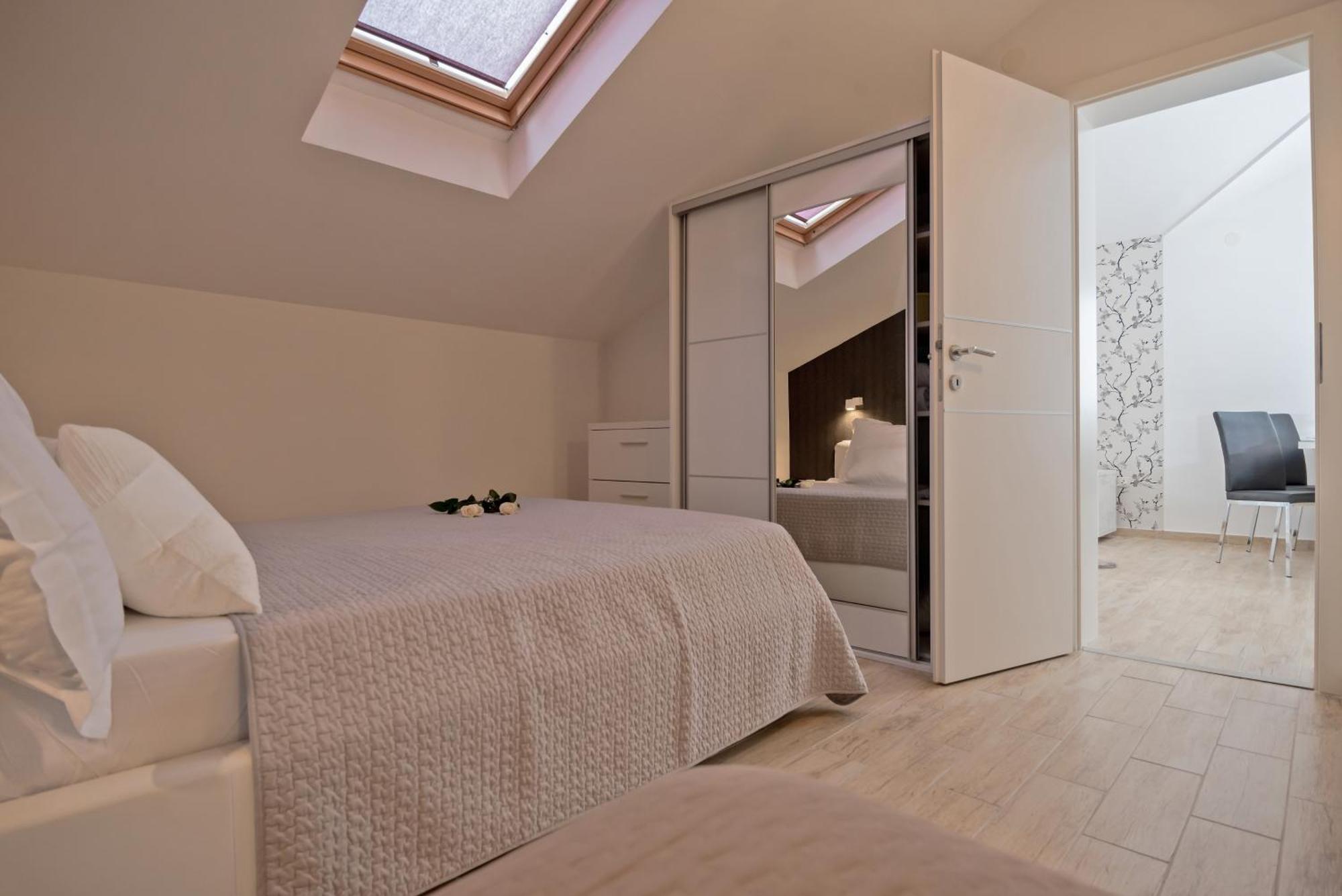 Apartments And Rooms With Parking Space Rogoznica - 10339 חדר תמונה