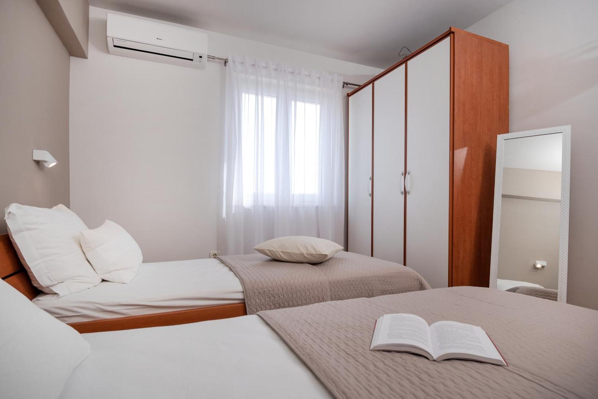 Apartments And Rooms With Parking Space Rogoznica - 10339 חדר תמונה